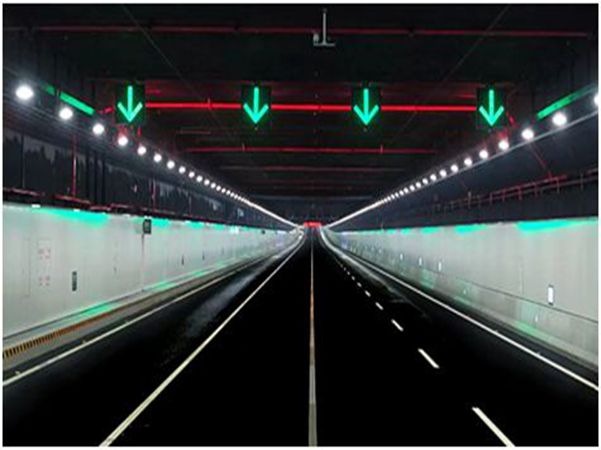 Die Rolle der LED-Verkehrsanzeigebildschirme an der Shenzhen-Zhongshan-Brücke