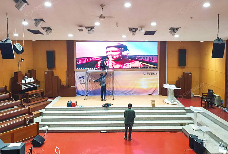 Innenprojekt für einen P2,5-LED-Bildschirm mit hoher Bürste für eine Kirche in Südkorea